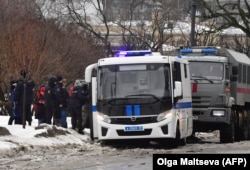 У памятника жертвам политических репрессий в Санкт-Петербурге, 17 февраля 2024 года