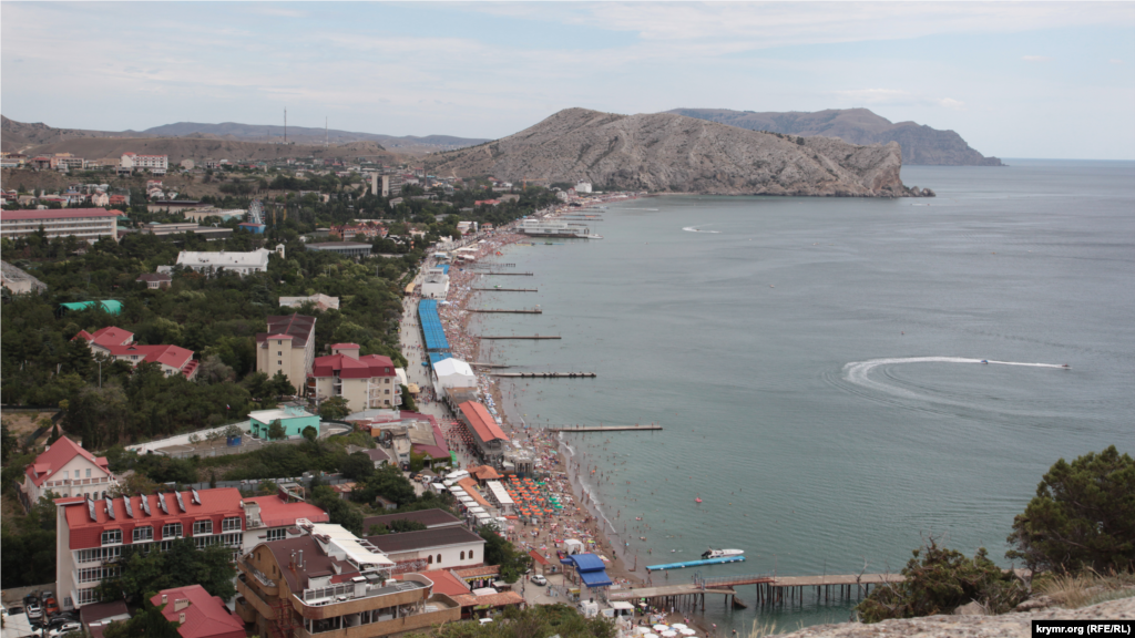 Краєвид на Судак із Фортечної гори (Дженевез-Кая). Як проходять перші дні осені в курортному Судаку &ndash; в нашій фотогалереї​