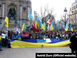 Акція солідарності з Україною у Парижі, 18 січня 2015 року (Фото: Astrid Zurn)