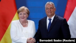 Angela Merkel və Viktor Orban