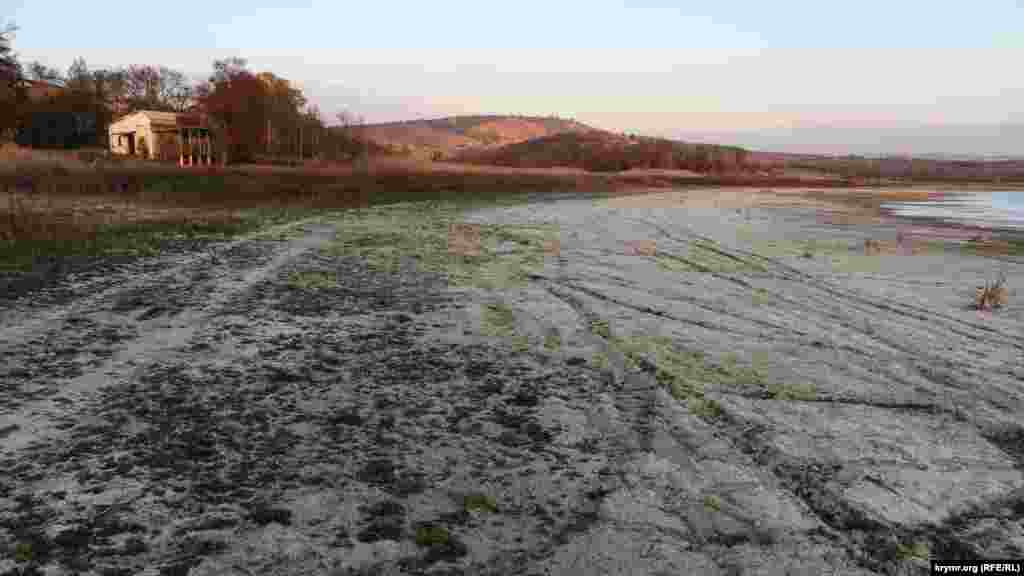 Обміліле водосховище