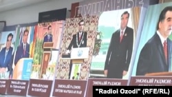 Тәжікстан президенті Эмомали Рахмонның кітаптары. 10 маусым 2017 жыл.