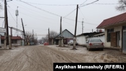 Алматының шетіндегі Алғабас ауылының орталығы. Қалаға қатынайтын такси осы жерден жүреді. 21 ақпан 2021 жыл.