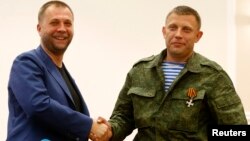 Олександр Бородай (ліворуч) і Олександр Захарченко, 7 серпня 2014 року