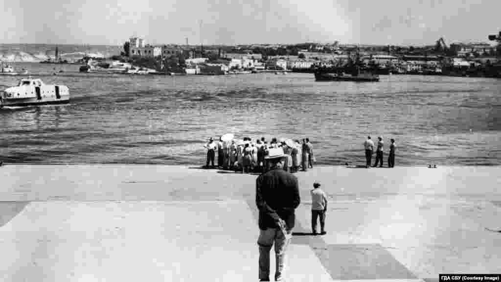 1963 рік. Графська пристань в об&#39;єктиві французького шпигуна Жульєна Галеотті. Під час останнього візиту в Севастополь його затримали співробітники КДБ