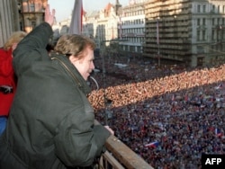 Вацлав Гавел під час Оксамитової революції. Прага, грудень 1989 року