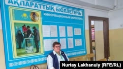 №353 сайлау учаскесіндегі бақылаушы. Алматы облысы. Іле ауданы. Өтеген батыр кенті. 9 маусым 2019 жыл