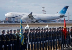 Иран президенті Хасан Роухани мінген Airbus A340 ұшағы Мәскеуге қонған сәт. 2017 жыл.