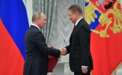 Президент Росії Володимир Путін (ліворуч) і керівник російського «Газпрому» Олексій Міллер (архівне фото)