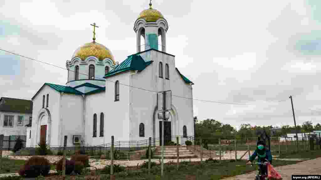 Православний храм ікони Божої матері звели на околиці села