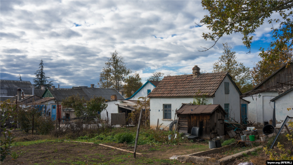 Сільські двори на вулиці Фрунзе