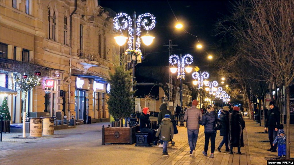 На вулиці Пушкіна дещо інша картина, але також усе світиться