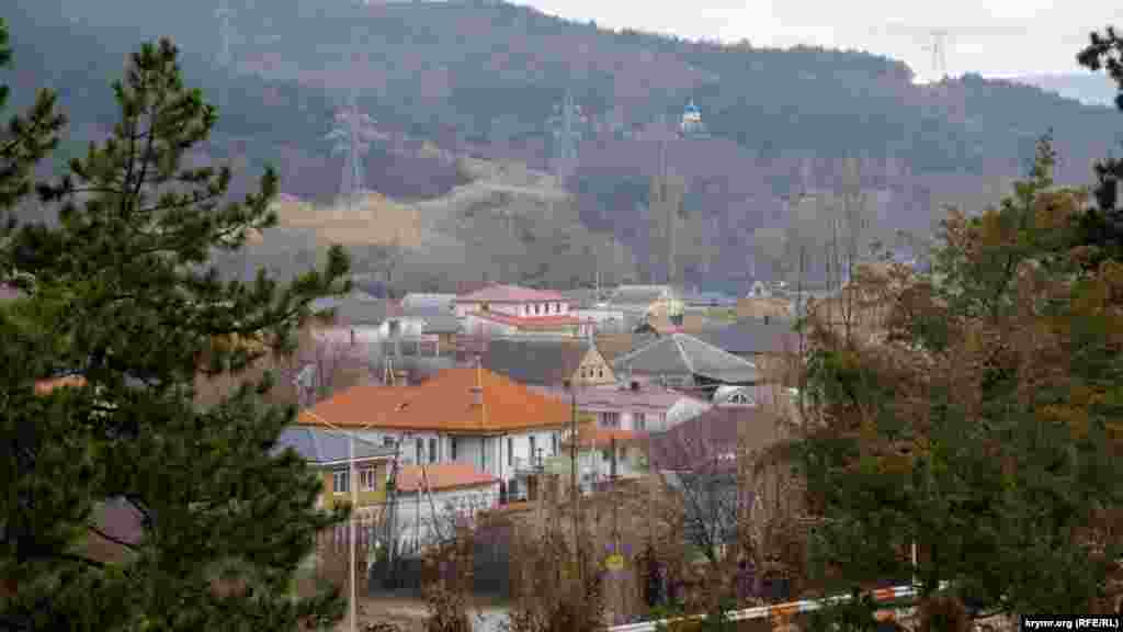 Нові опори ЛЕП (лінії електропередач) на правому березі Салгиру в Лозовому